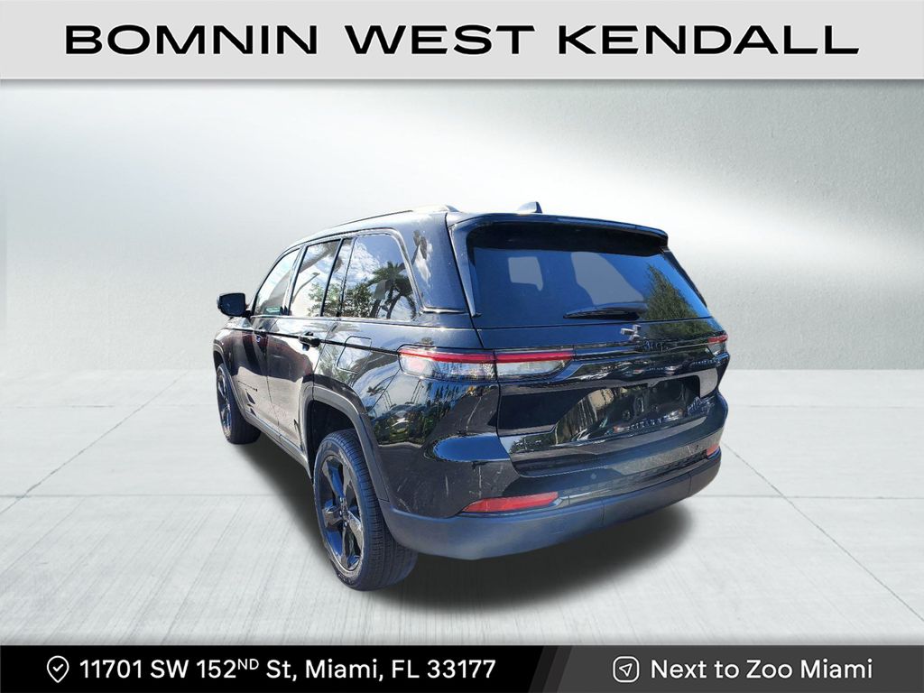 2025 Jeep Grand Cherokee Limited photo 3
