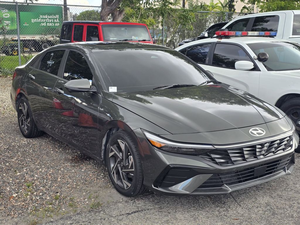 2024 Hyundai Elantra Limited photo 2