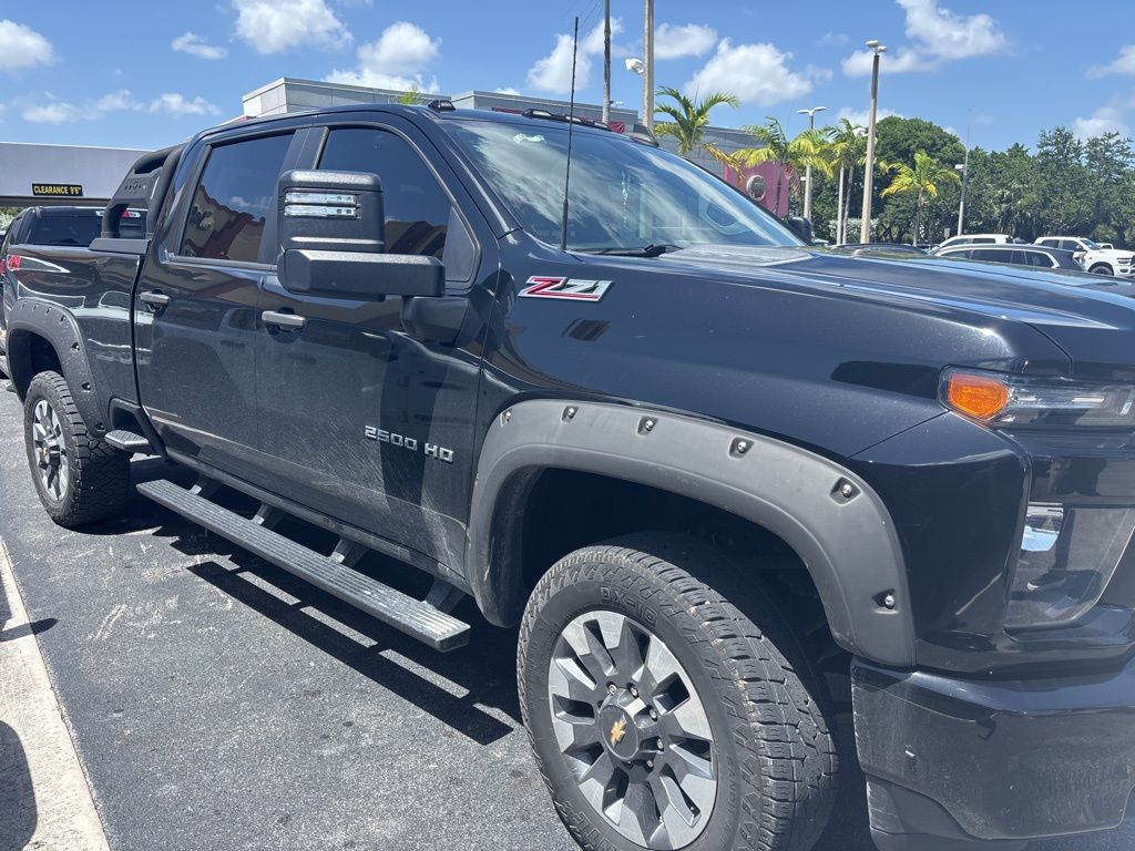 2021 Chevrolet Silverado 2500HD Custom photo 2