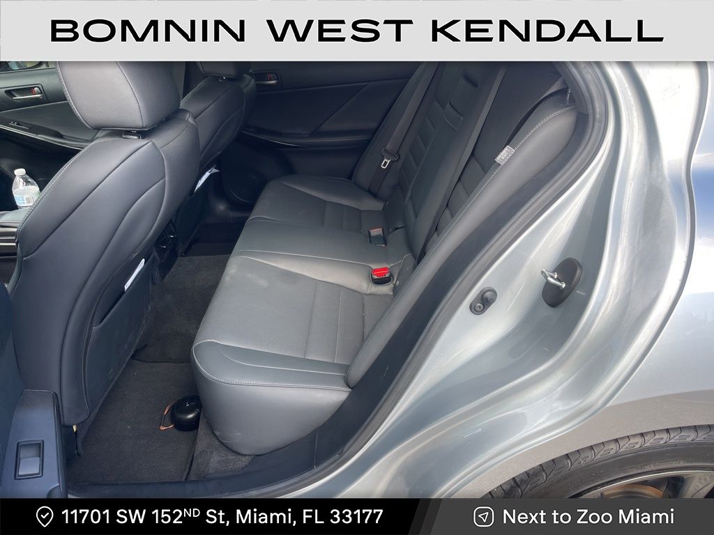 2021 Lexus IS 350 F SPORT photo 3