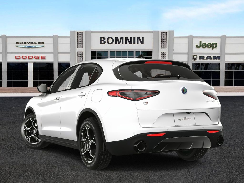 2025 Alfa Romeo Stelvio Sprint photo 3