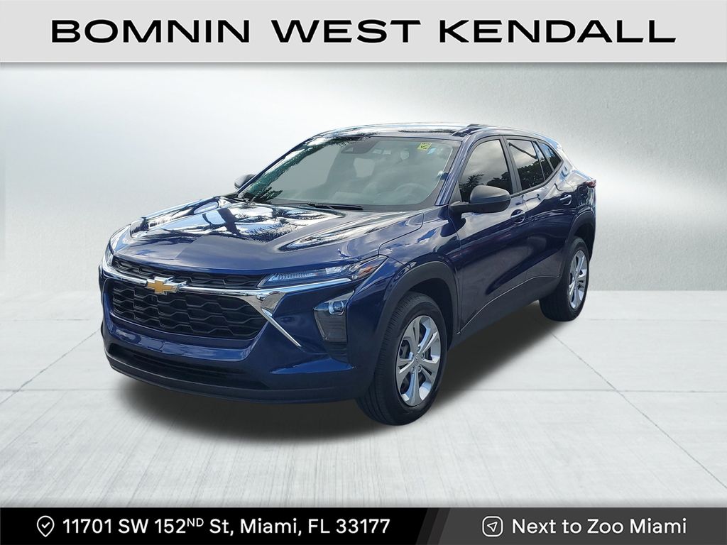 2024 Chevrolet Trax LS photo 3
