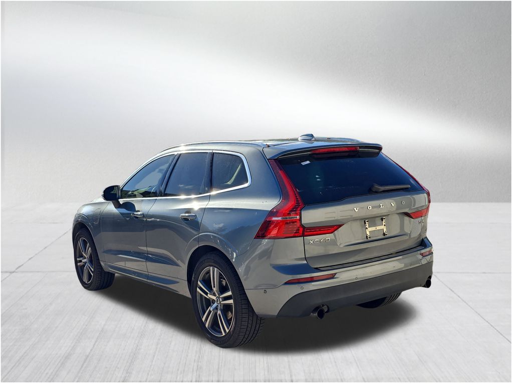 2019 Volvo XC60 Hybrid T8 Momentum photo 3