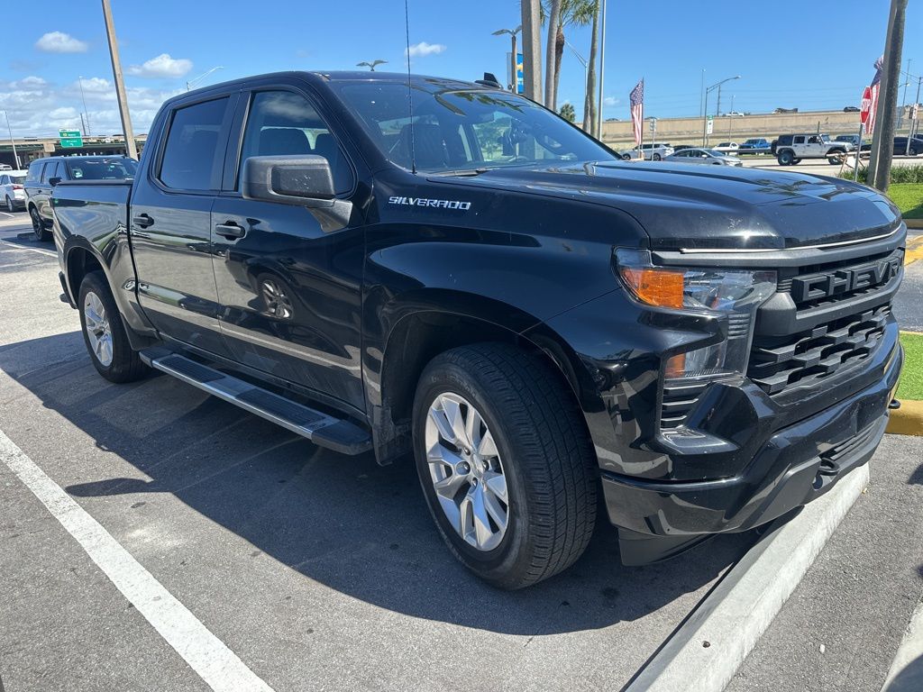 2024 Chevrolet Silverado 1500 Custom photo 2