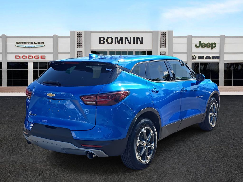 2025 Chevrolet Blazer 2LT photo 3