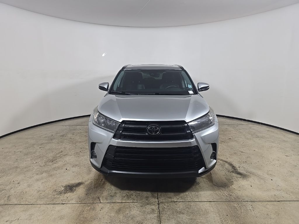 2019 Toyota Highlander SE photo 2