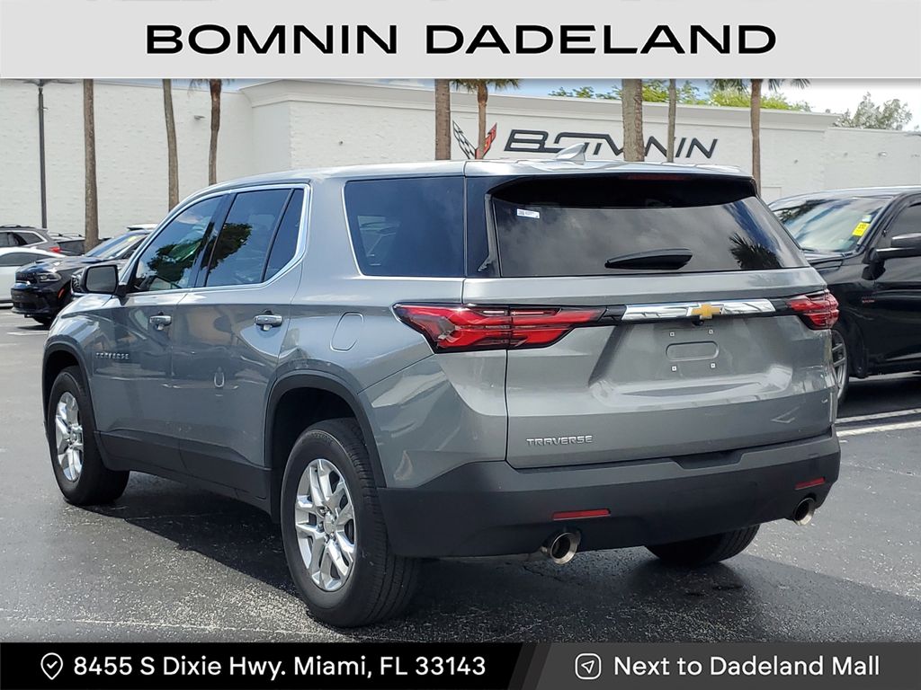 2023 Chevrolet Traverse LS photo 3