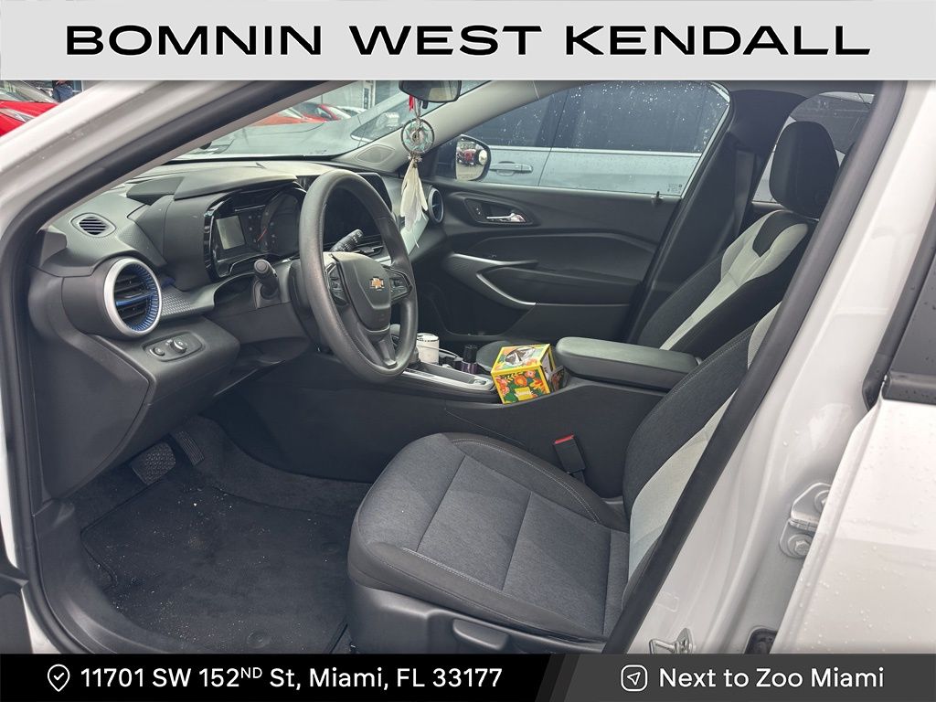 2024 Chevrolet Trax LS photo 2