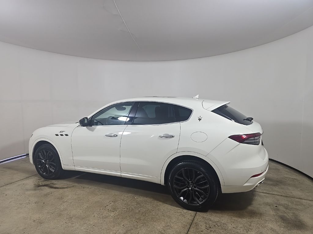 2024 Maserati Levante GT photo 4