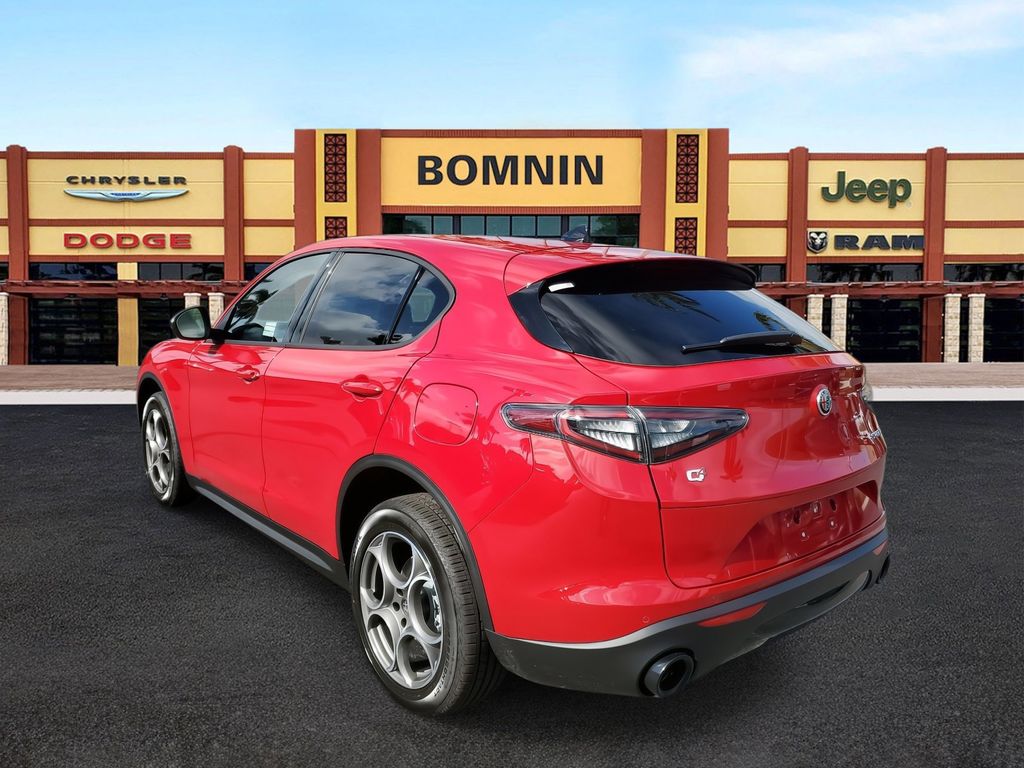 2025 Alfa Romeo Stelvio Sprint photo 4