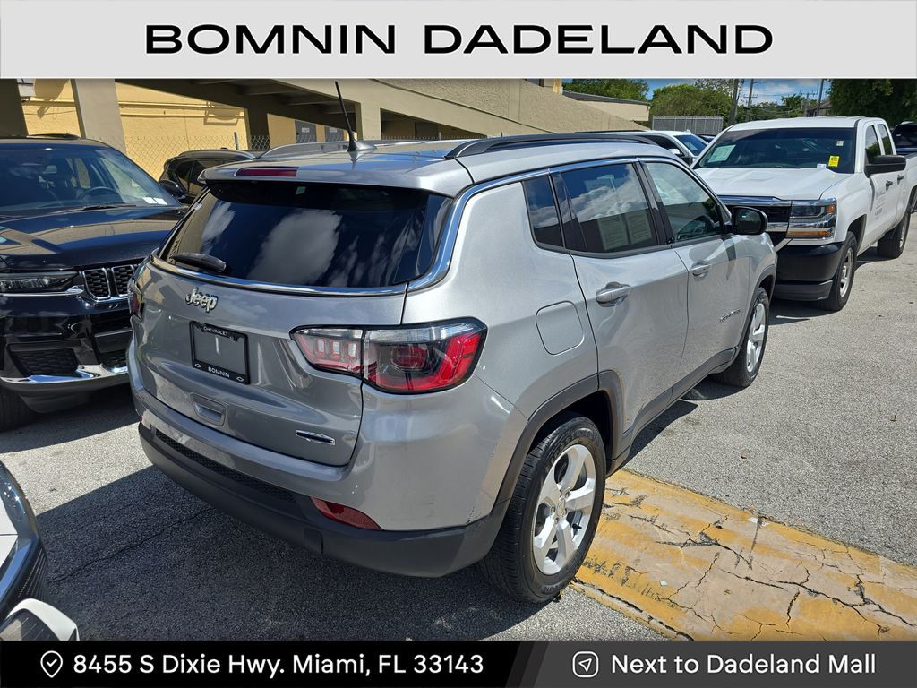 2021 Jeep Compass Latitude photo 3