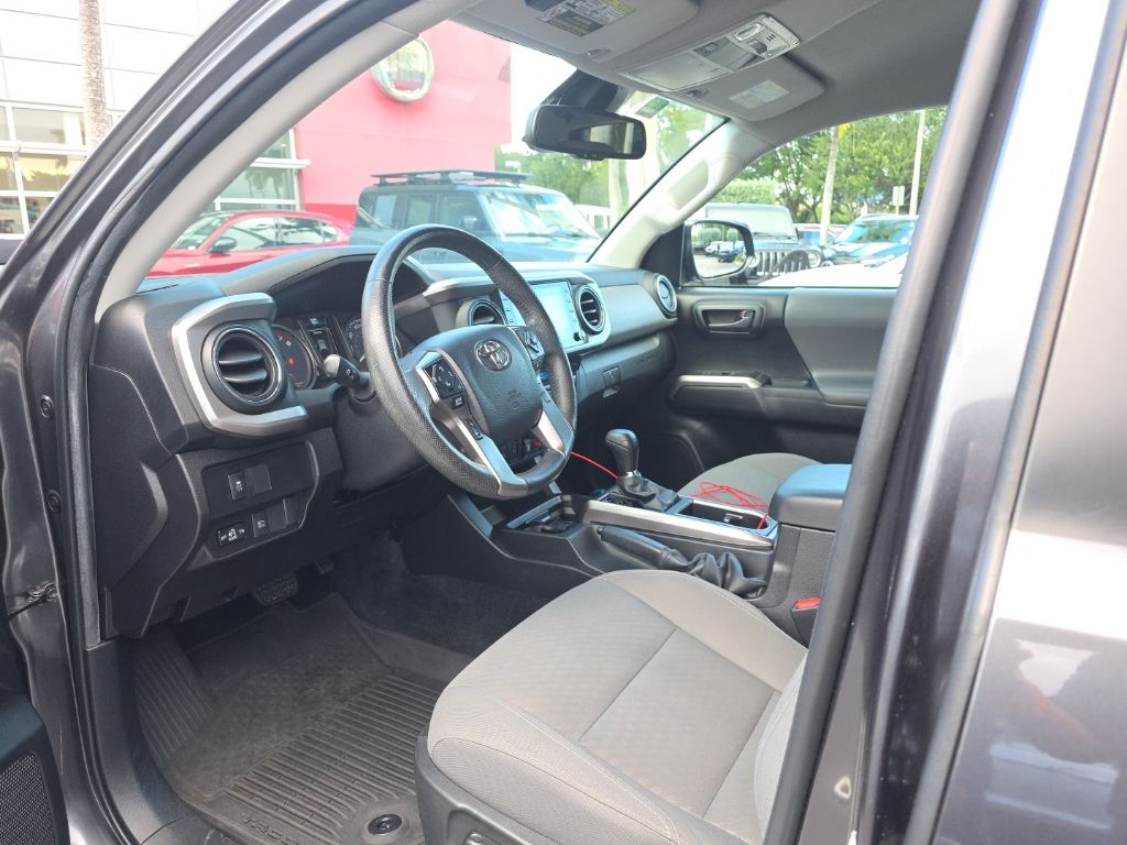 2022 Toyota Tacoma SR5 V6 photo 3