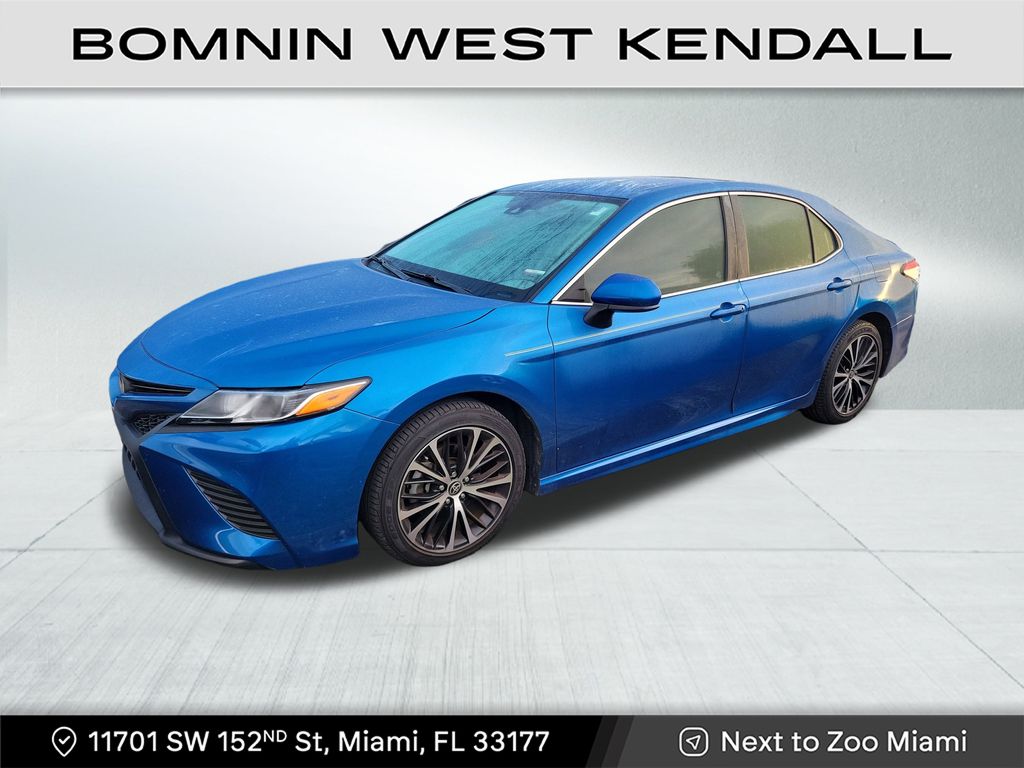 2020 Toyota Camry SE photo 2