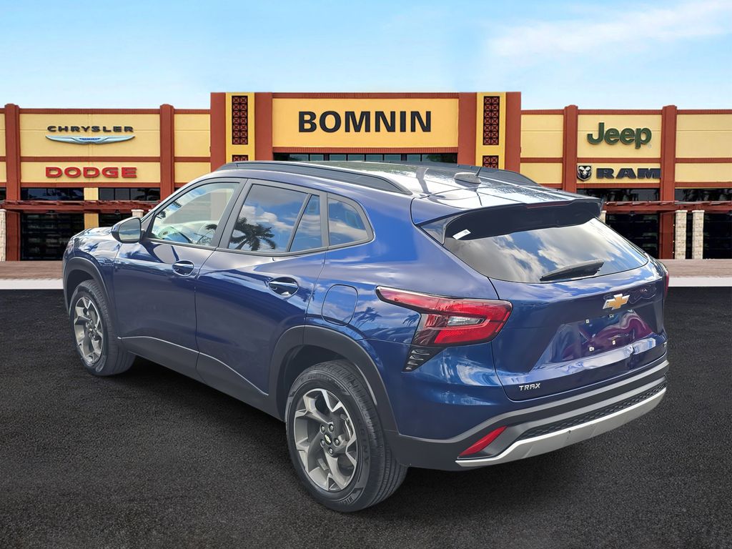 2024 Chevrolet Trax LT photo 4