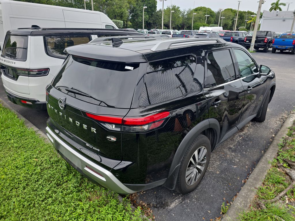 2024 Nissan Pathfinder SL photo 3