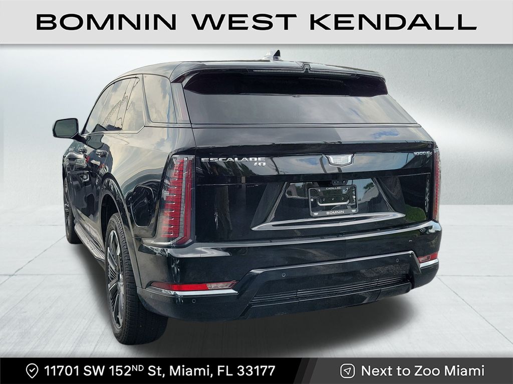 2025 Cadillac Escalade IQ Sport photo 3