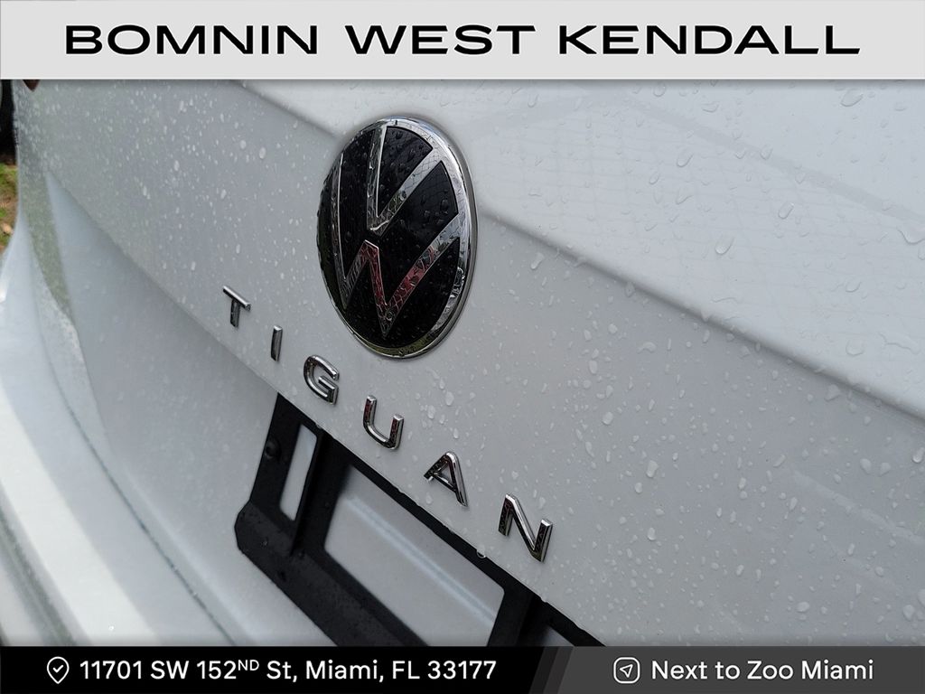 2024 Volkswagen Tiguan SE R-Line Black photo 3