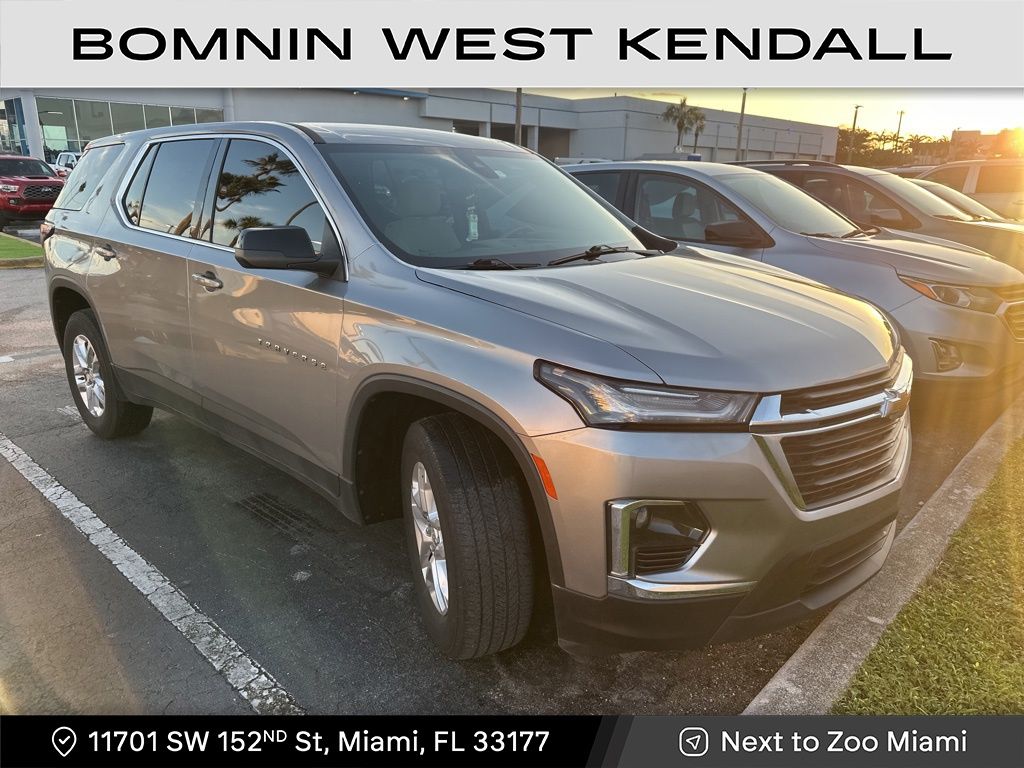 2023 Chevrolet Traverse LS photo 2