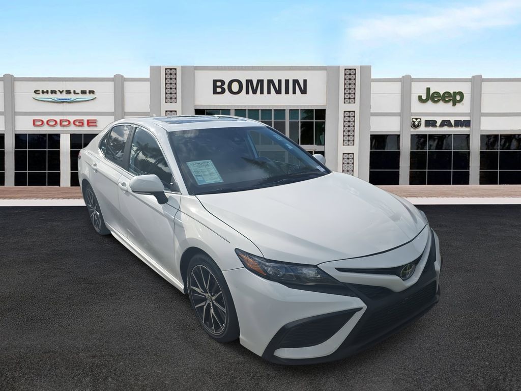 Used 2021 Toyota Camry SE Sedan