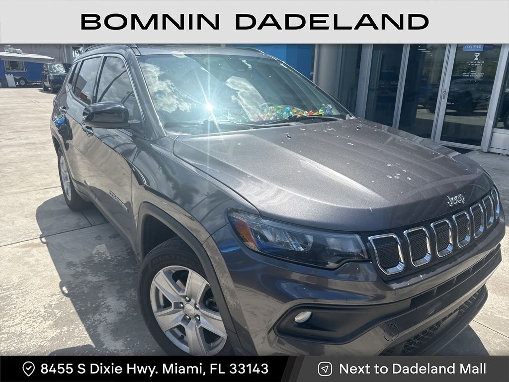 2022 Jeep Compass Latitude photo 2