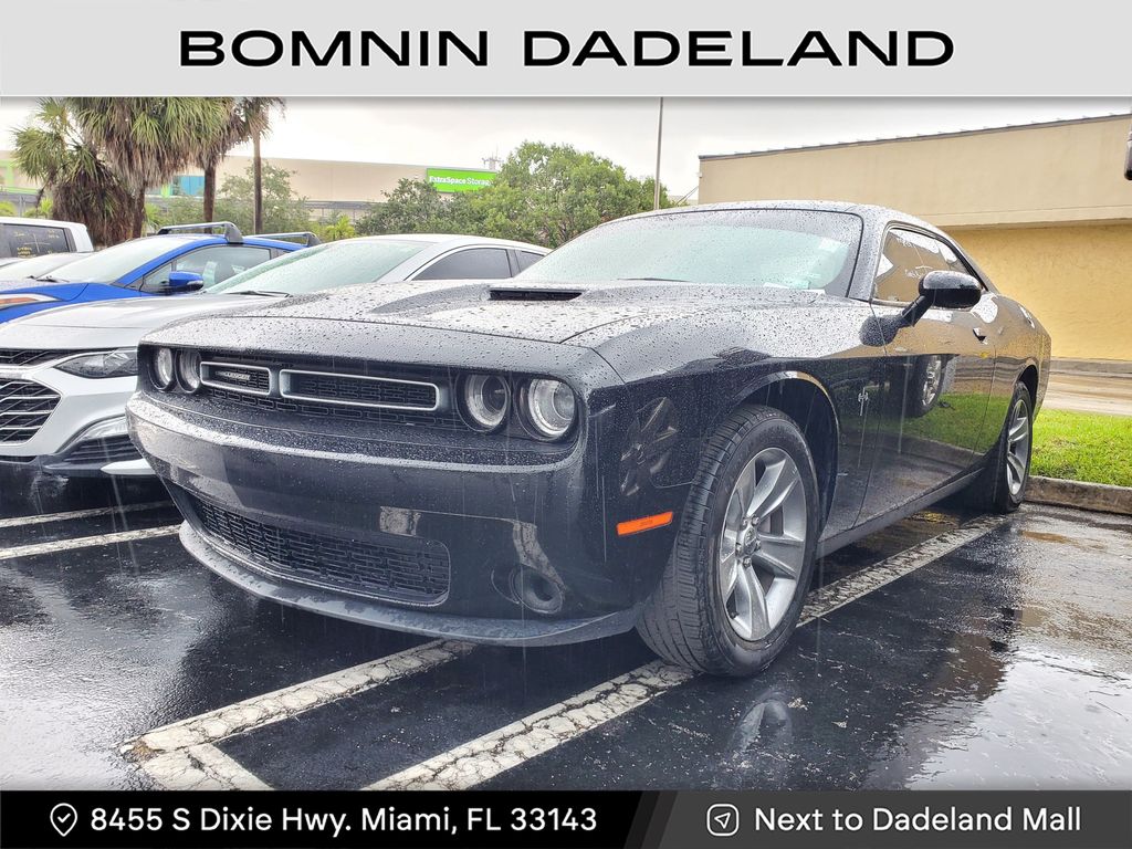 2019 Dodge Challenger SXT photo 2