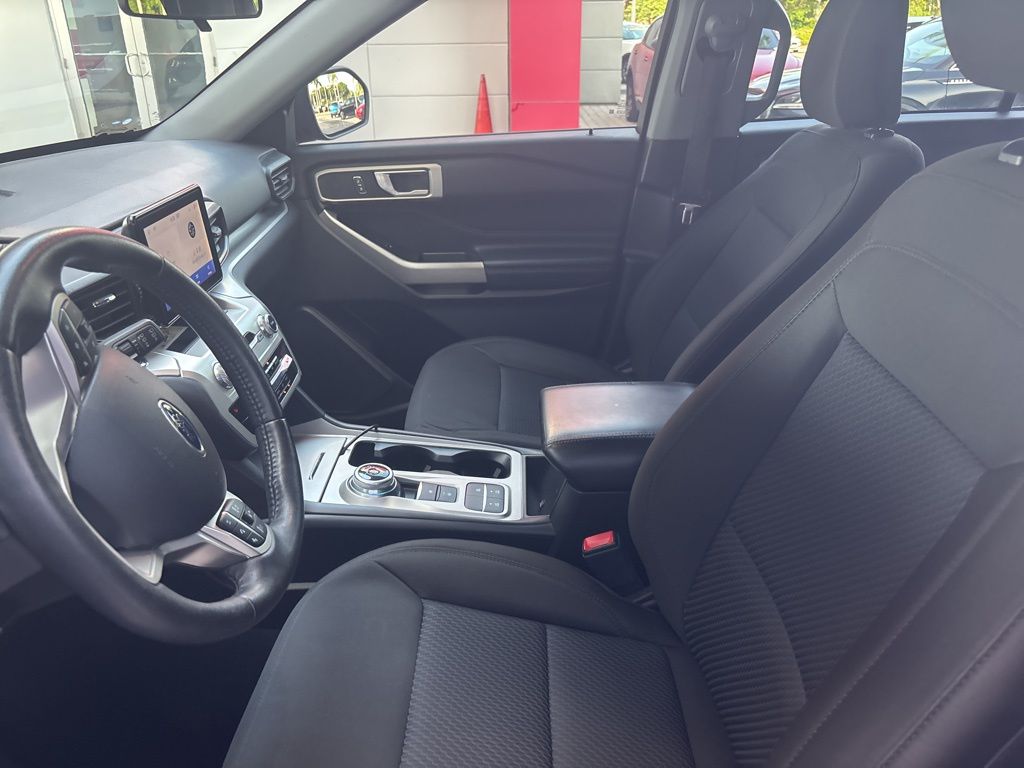 2022 Ford Explorer XLT photo 2