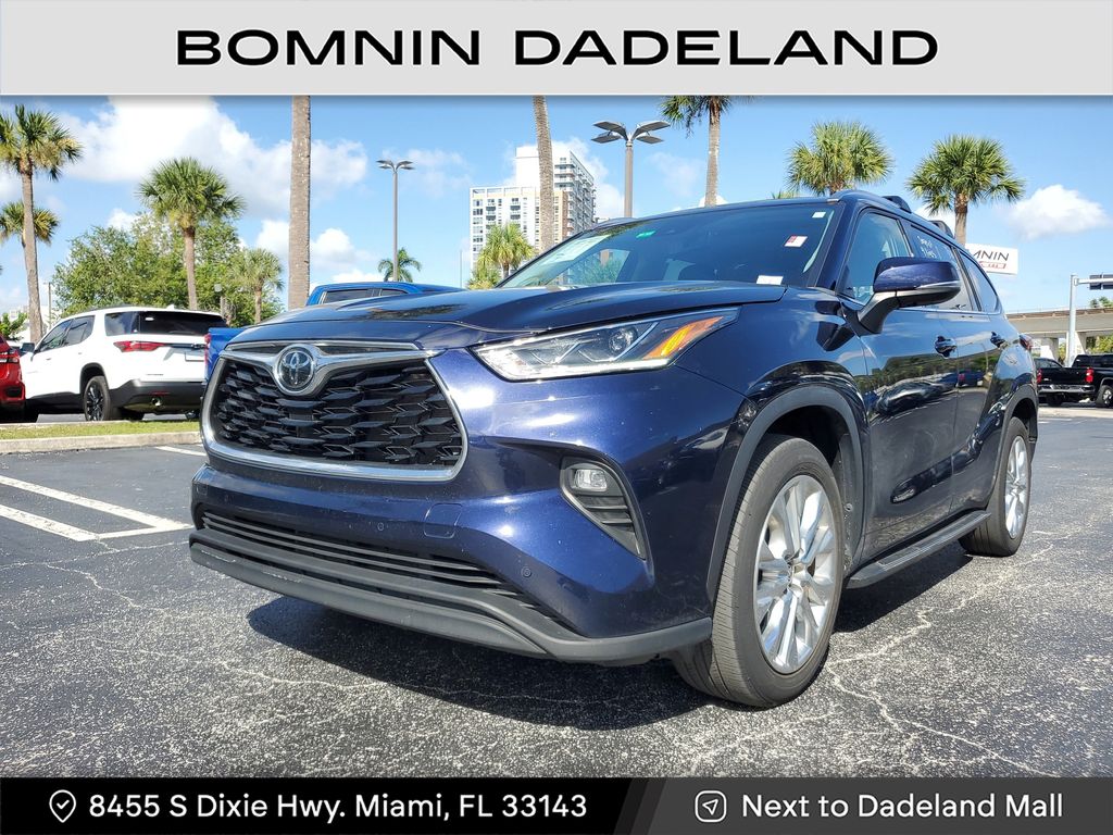 2023 Toyota Highlander XLE photo 2