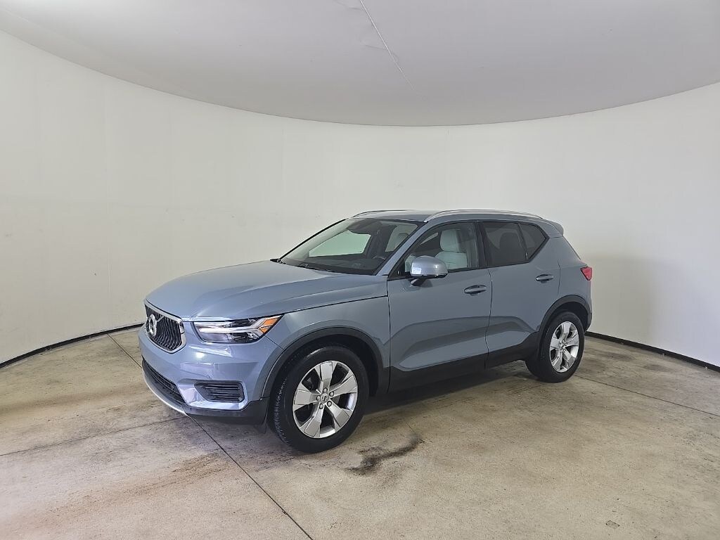 Used 2020 Volvo XC40 Momentum SUV