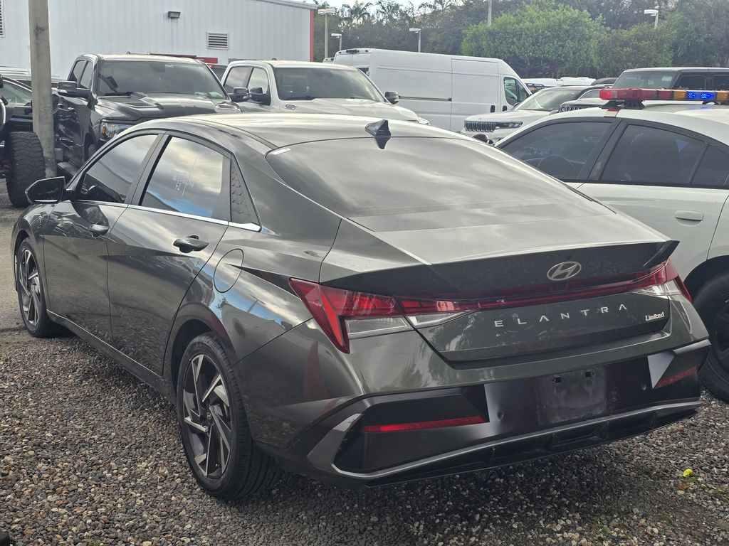 2024 Hyundai Elantra Limited photo 3