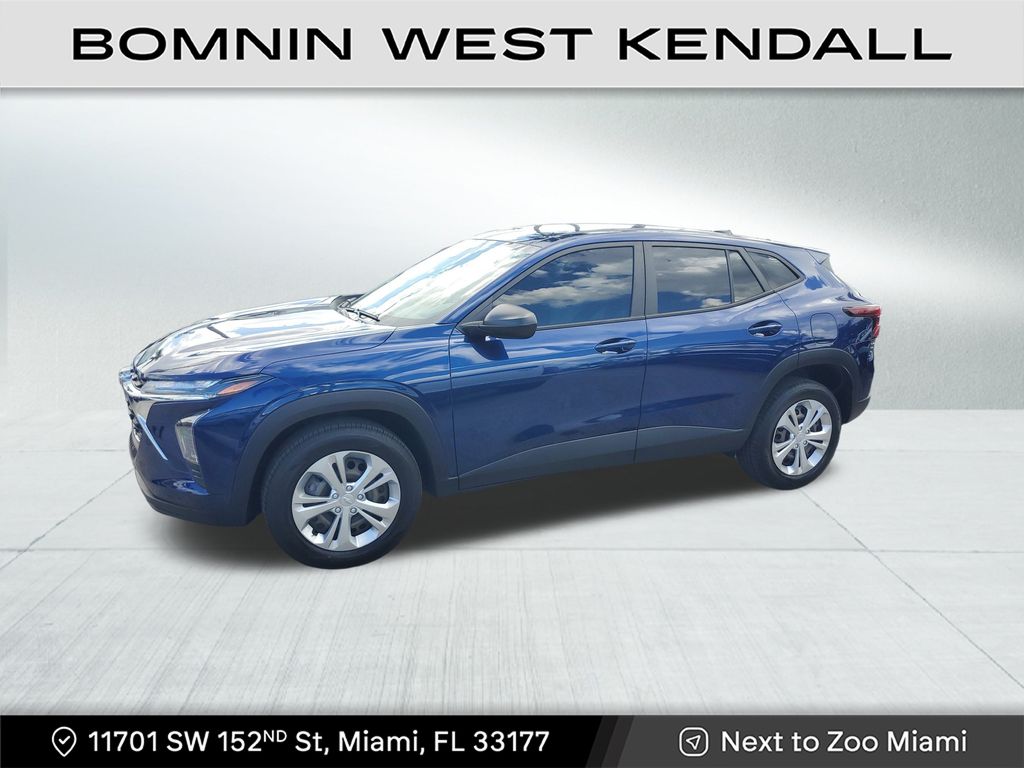 2024 Chevrolet Trax LS photo 4