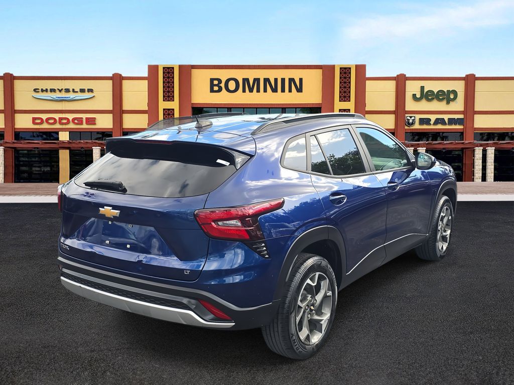 2024 Chevrolet Trax LT photo 3
