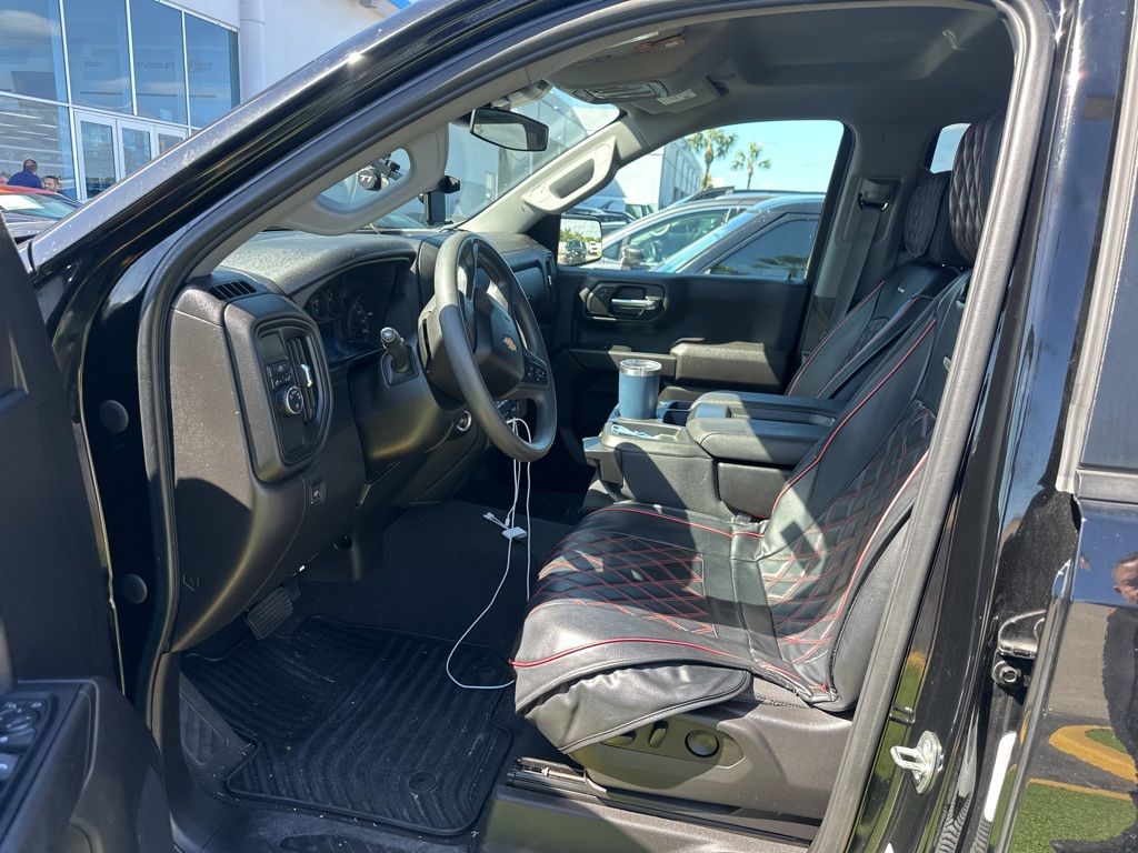 2024 Chevrolet Silverado 1500 Custom photo 3