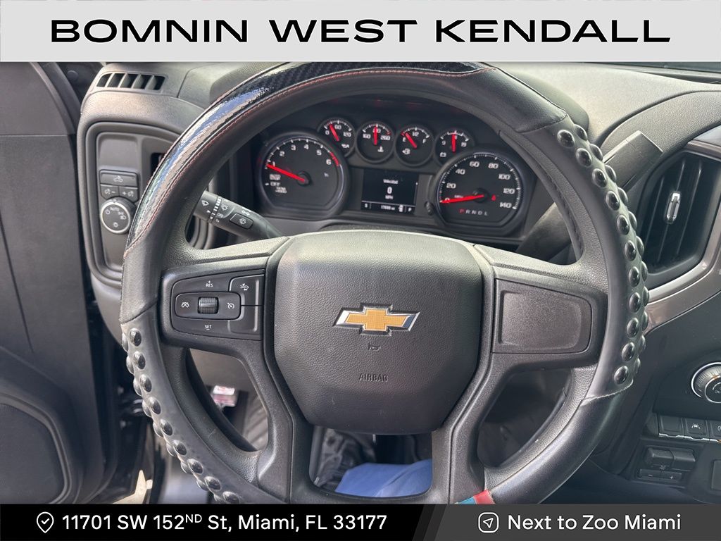 2023 Chevrolet Silverado 1500 Custom photo 2