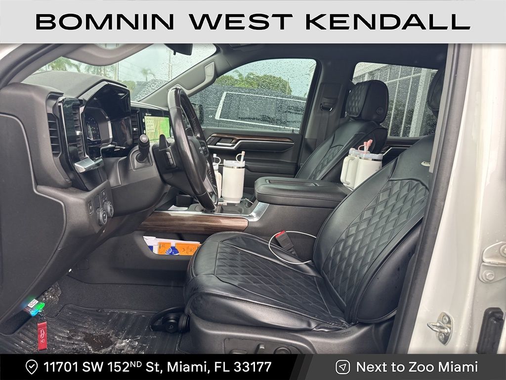 2022 Chevrolet Silverado 1500 RST photo 3