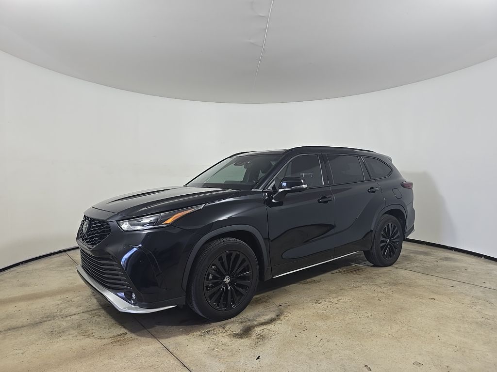 2024 Toyota Highlander LE photo 2