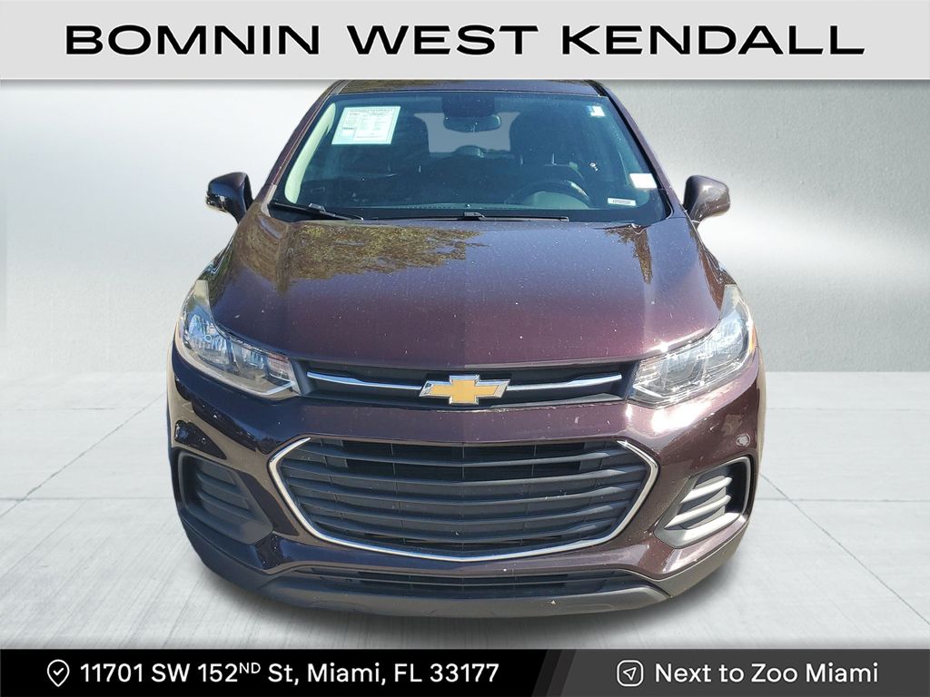 2021 Chevrolet Trax LS photo 2