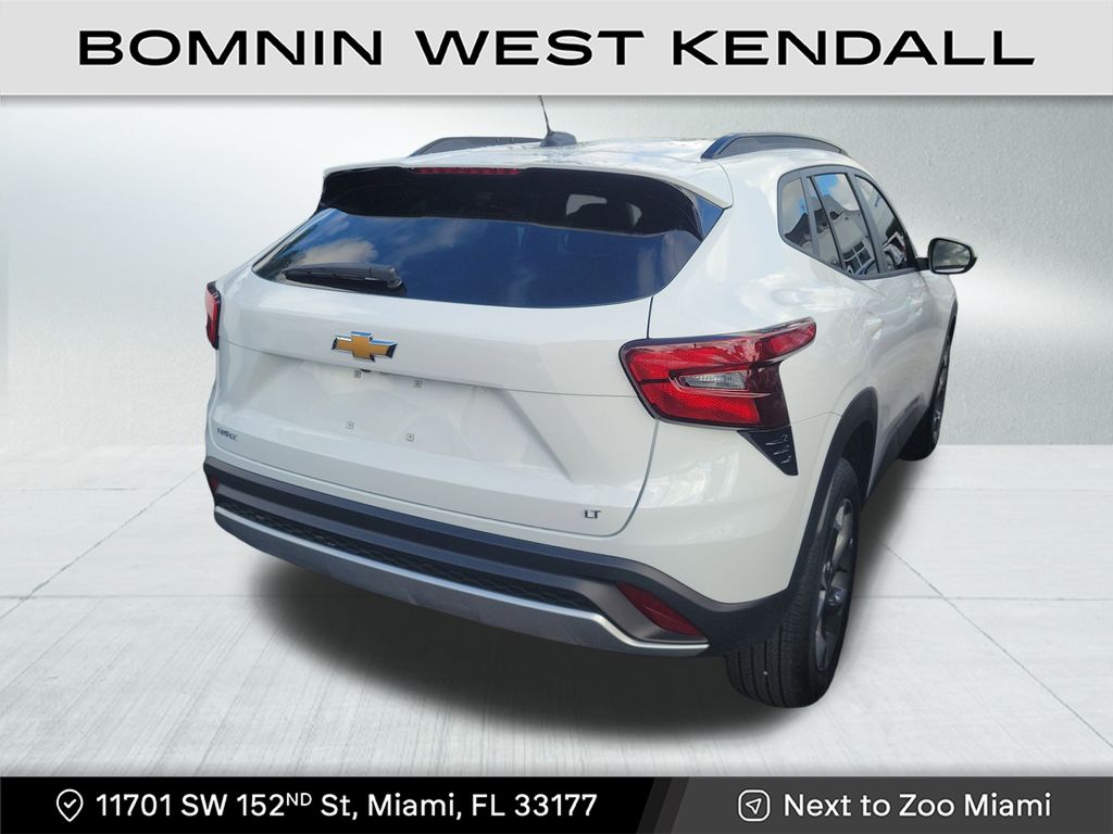 2025 Chevrolet Trax LT photo 4