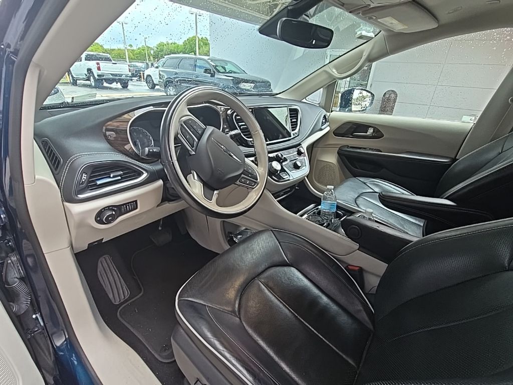 2021 Chrysler Pacifica Limited photo 3