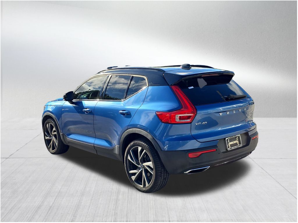 2020 Volvo XC40 T5 R-Design photo 3