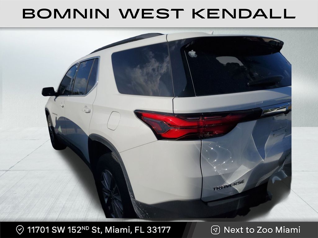 2022 Chevrolet Traverse Leather photo 3
