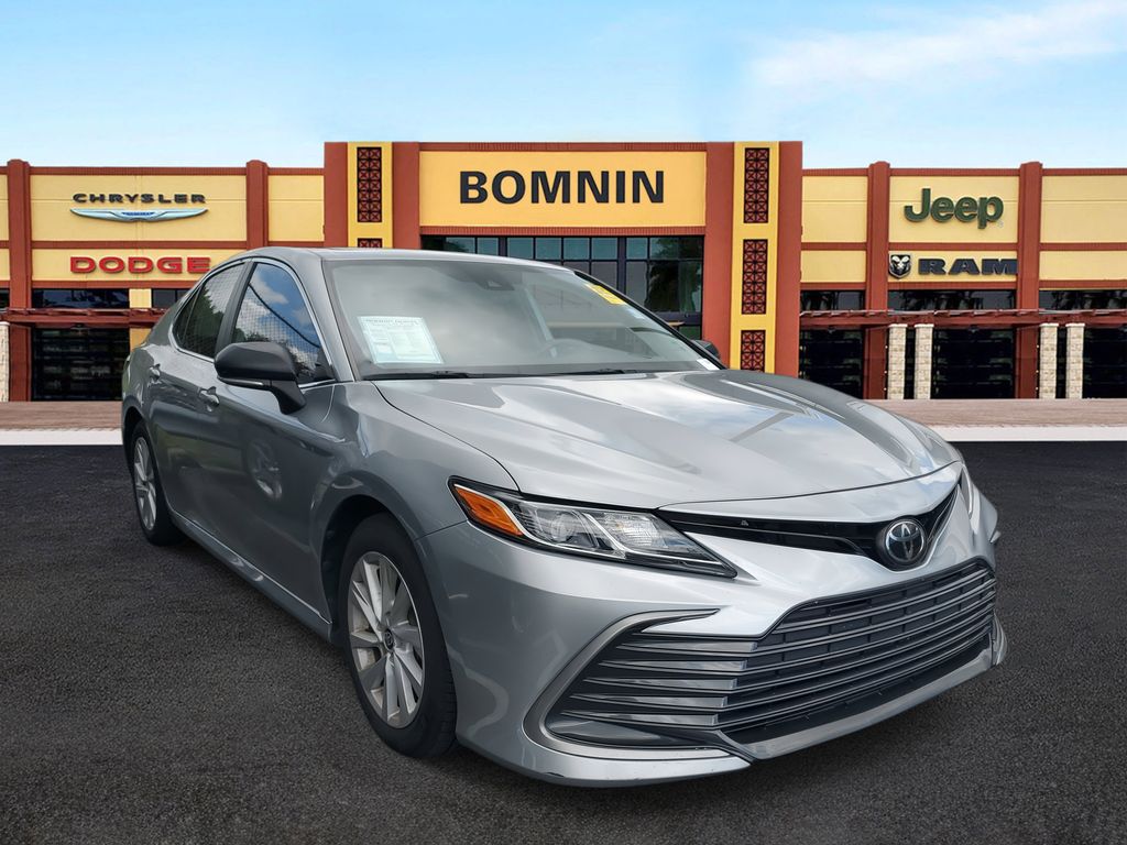 2022 Toyota Camry LE photo 2