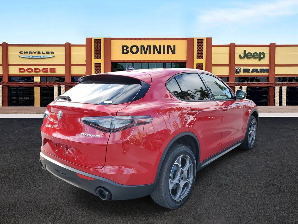 2025 Alfa Romeo Stelvio Sprint photo 3