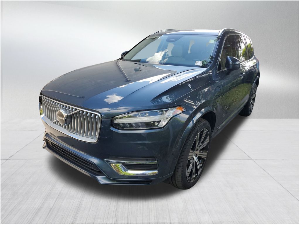 2025 Volvo XC90 T8 Core photo 2