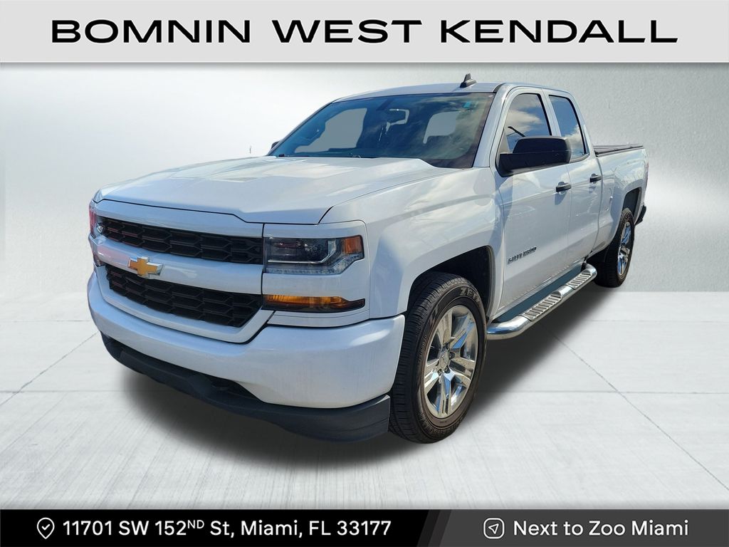 2018 Chevrolet Silverado 1500 Custom photo 2