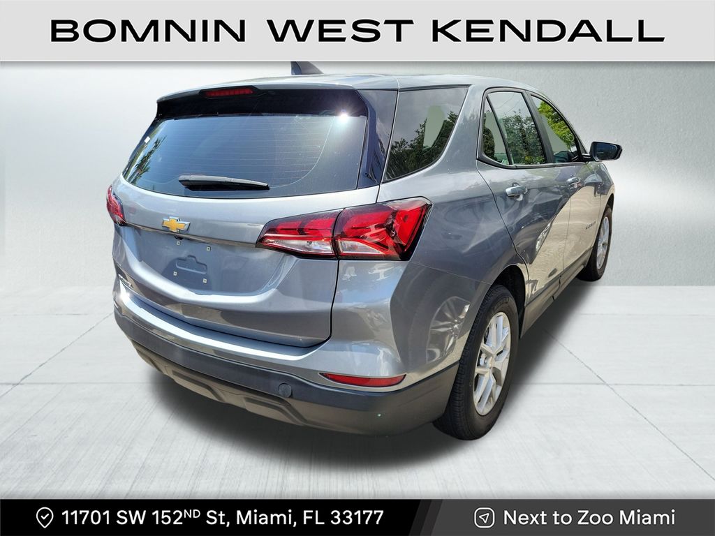 2023 Chevrolet Equinox LS photo 3