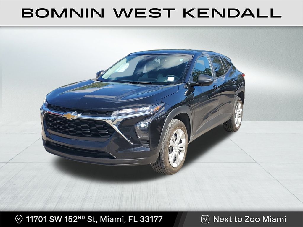 2024 Chevrolet Trax LS photo 3