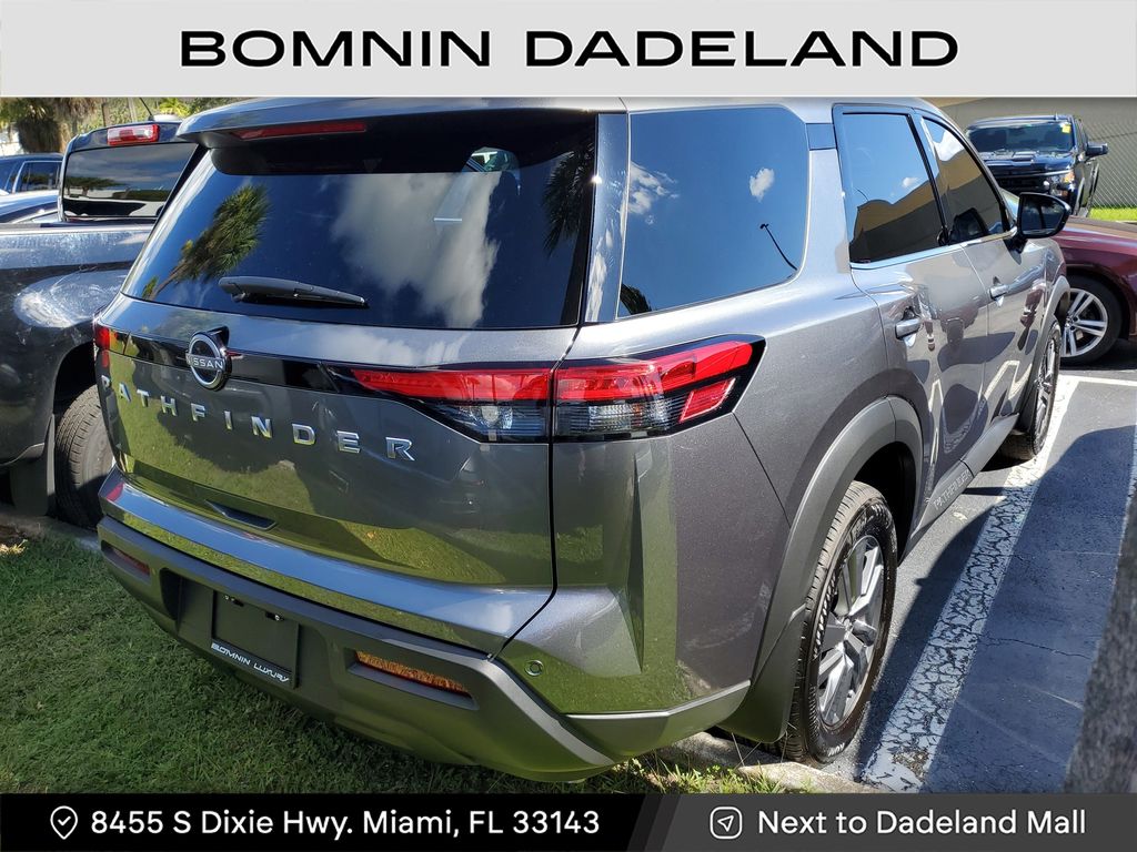 2025 Nissan Pathfinder S photo 4