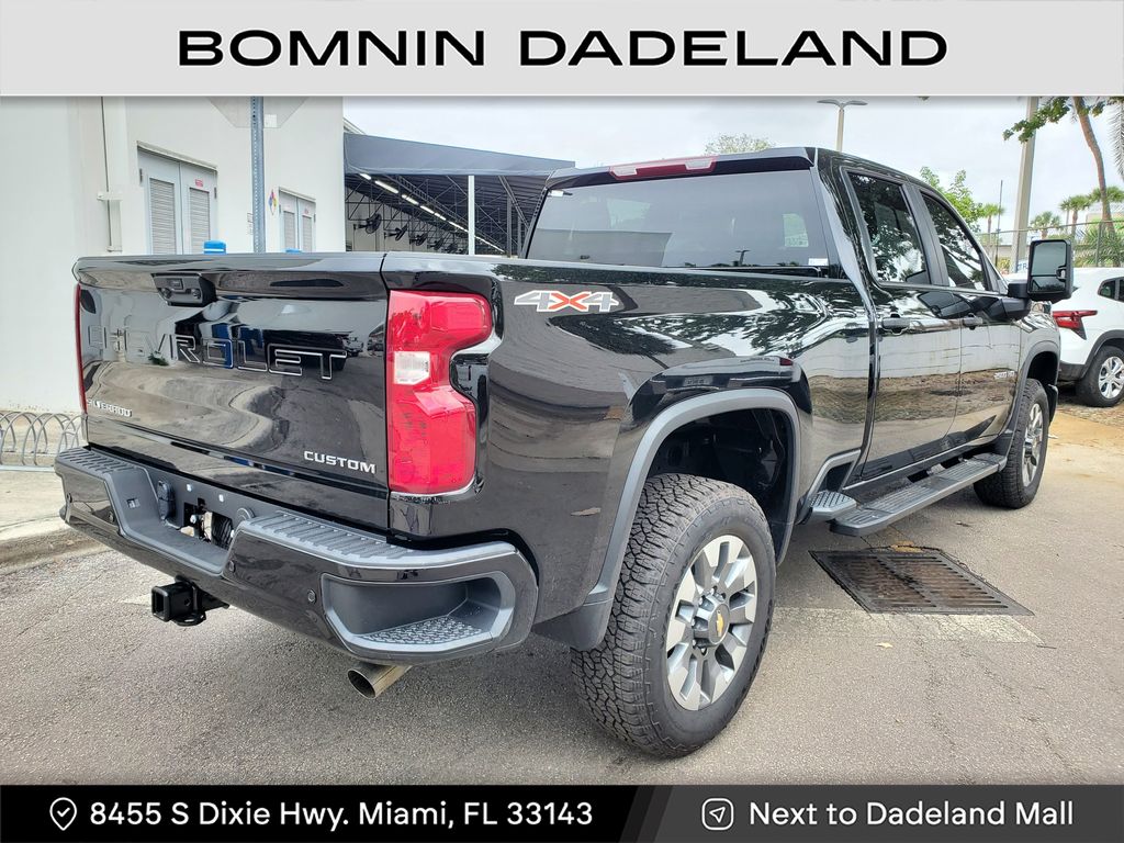 2025 Chevrolet Silverado 2500HD Custom photo 4