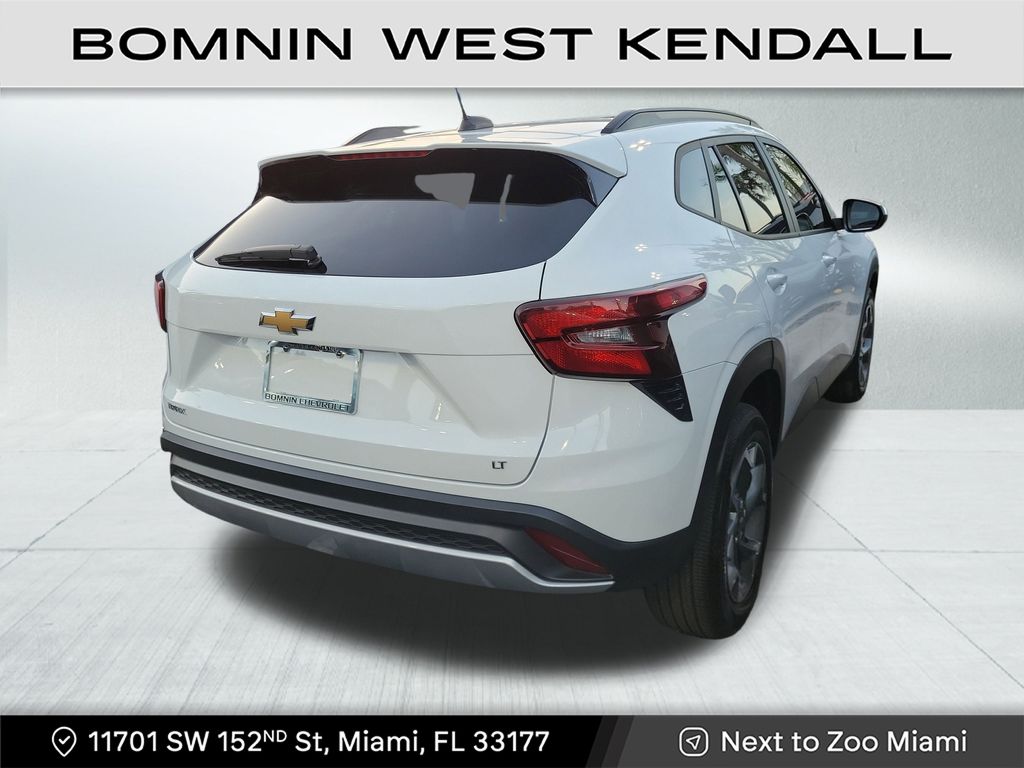 2024 Chevrolet Trax LT photo 4