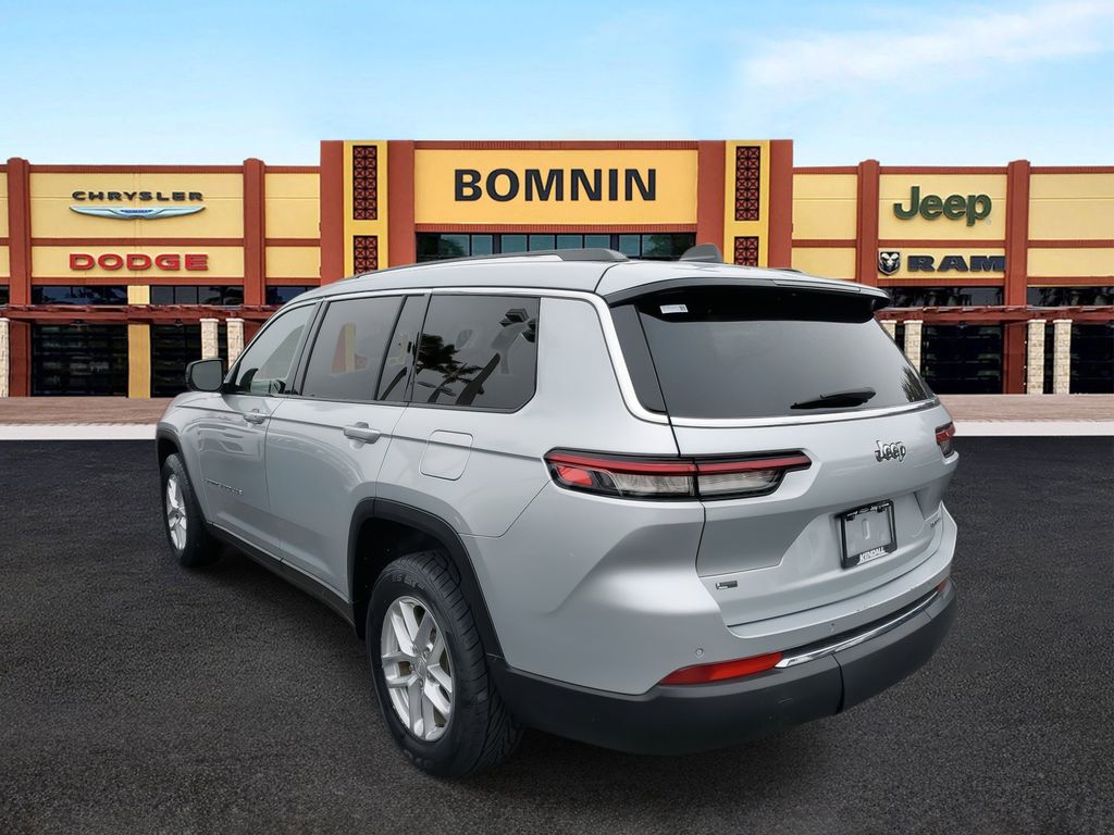 2021 Jeep Grand Cherokee Laredo photo 4